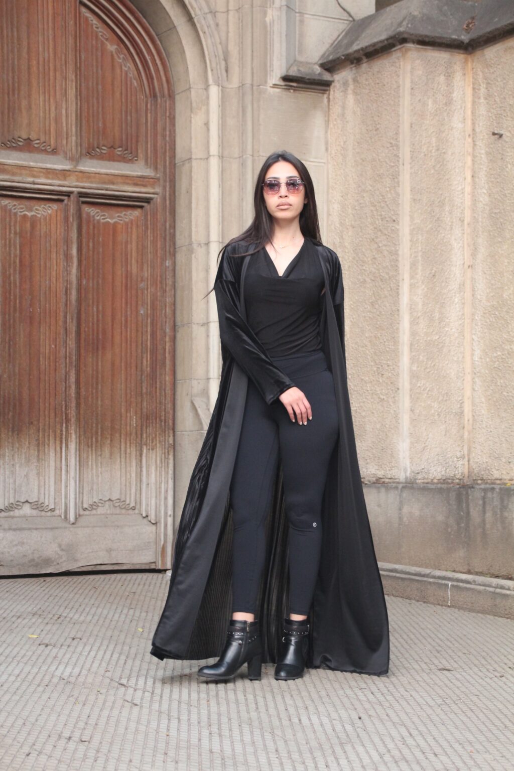 the-black-plisse-back-abaya2.jpg