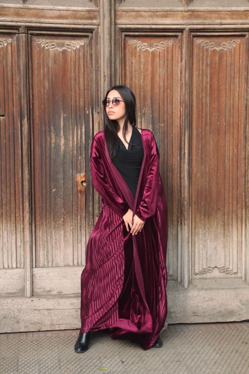 The Burgundy Plisse Back Abaya